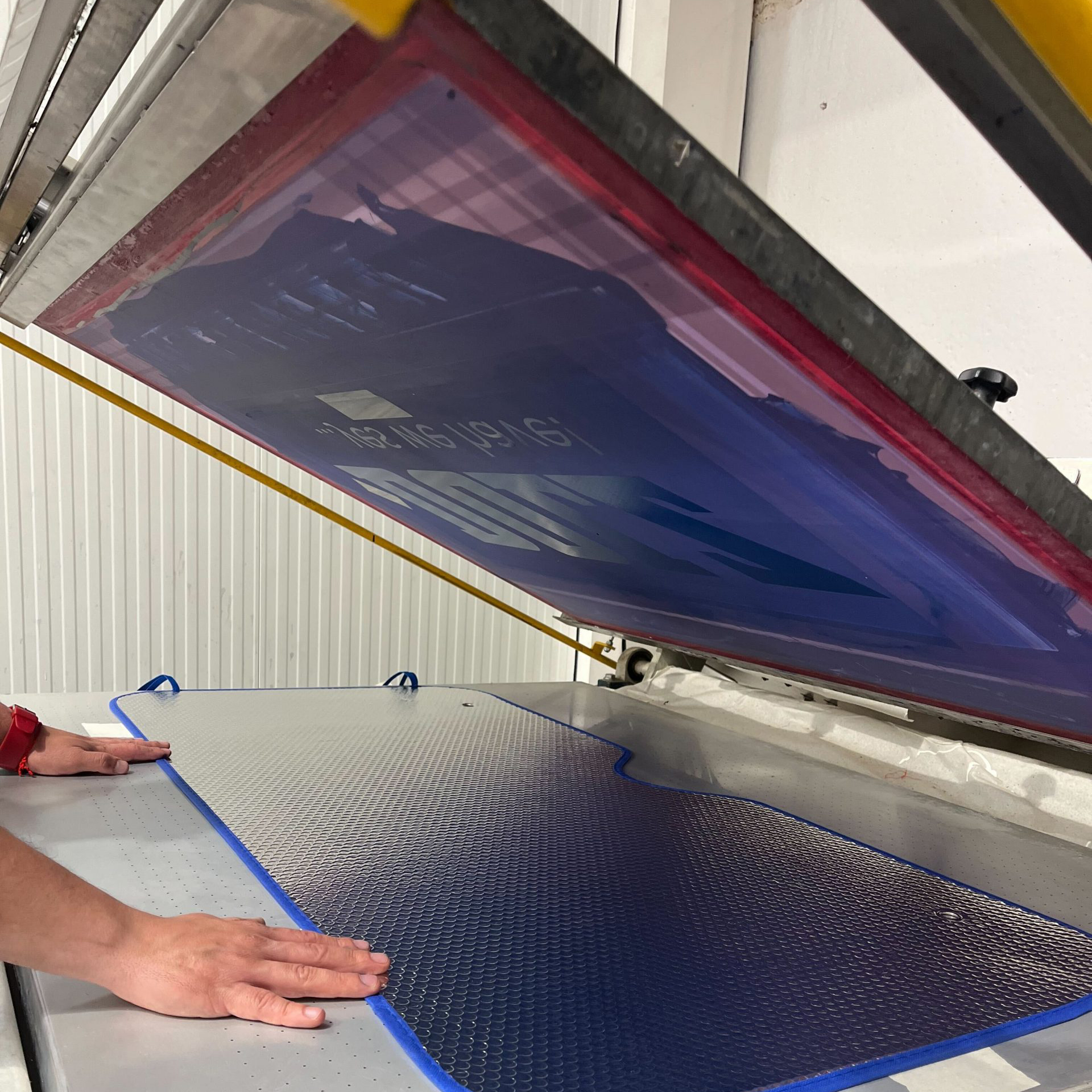 Large-format advertising sunshades