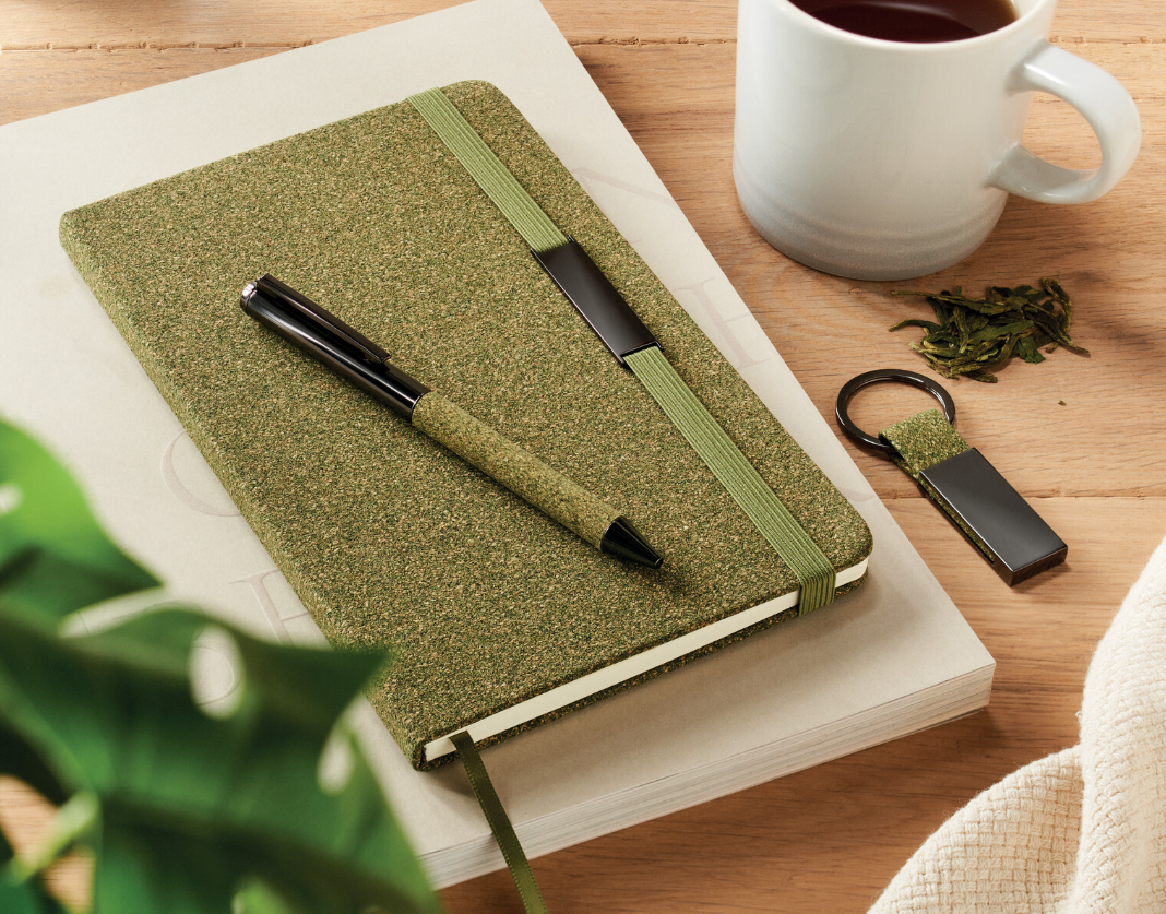 Executive corporate gift set notebook and metal pen in presentation box