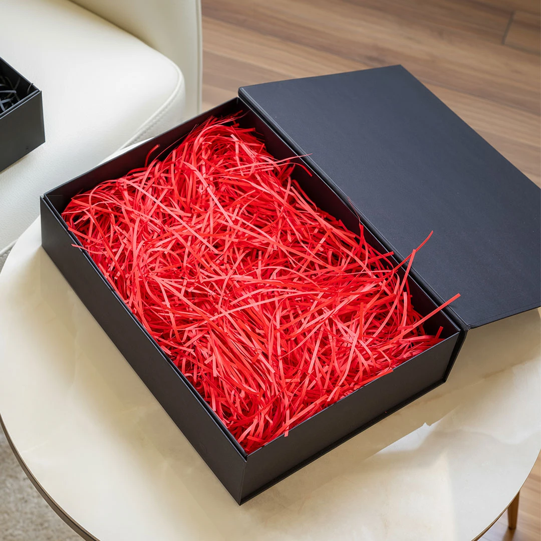 Luxury magnetic gift boxes and natural packaging fillers